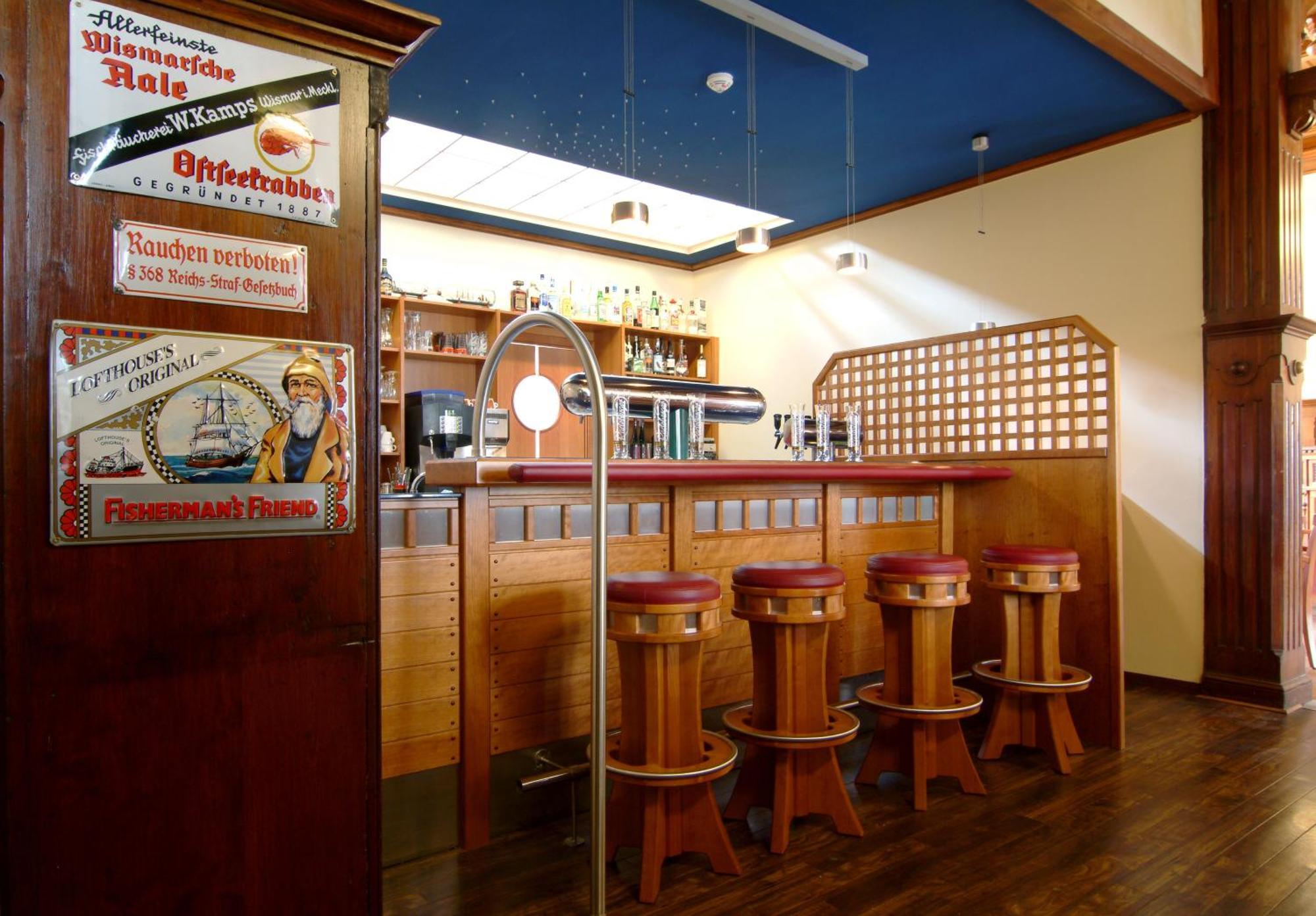 Restaurant &